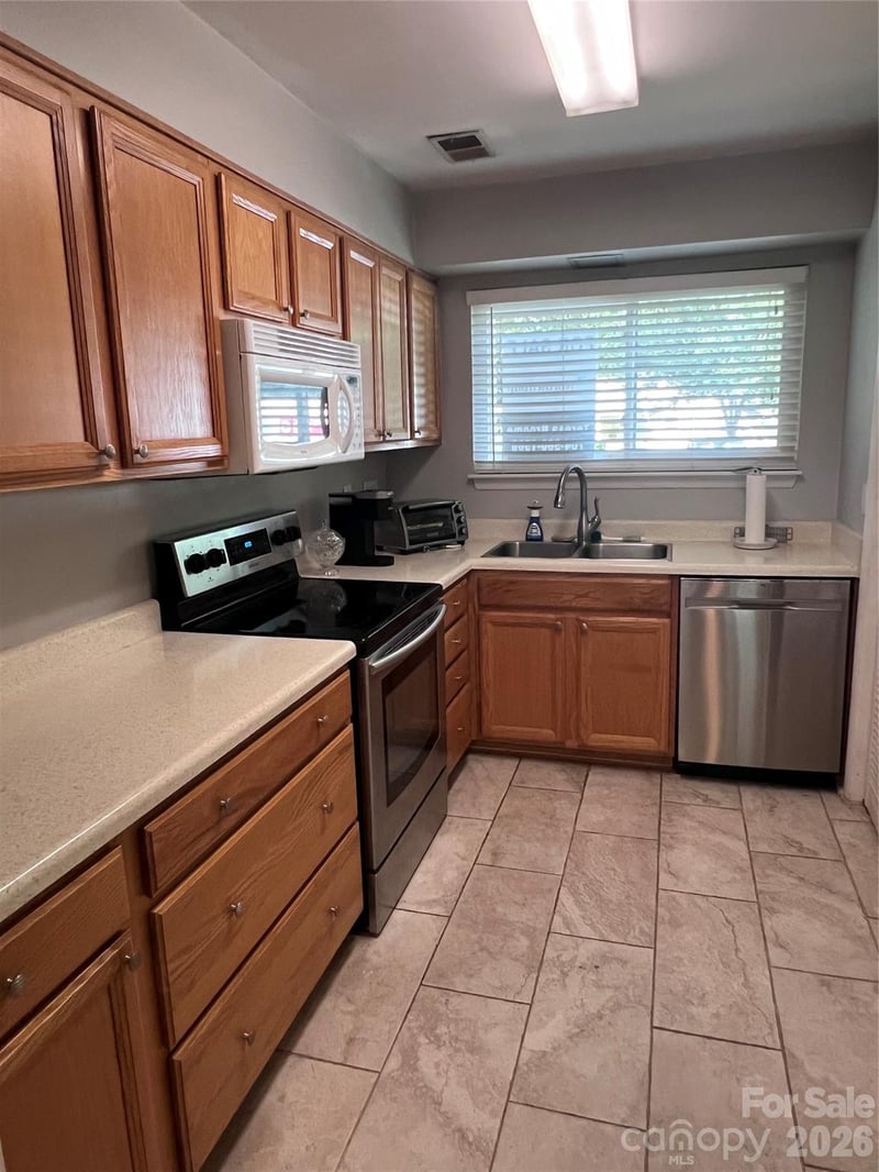 1050 Sardis Cove Dr, Charlotte, NC 28270