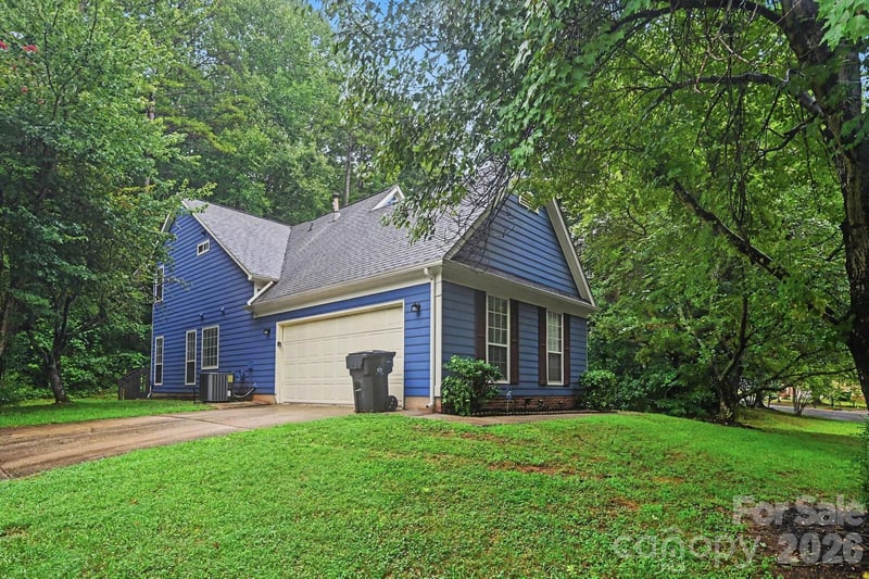8722 Woodhill Manor Ct, Charlotte, NC 28215