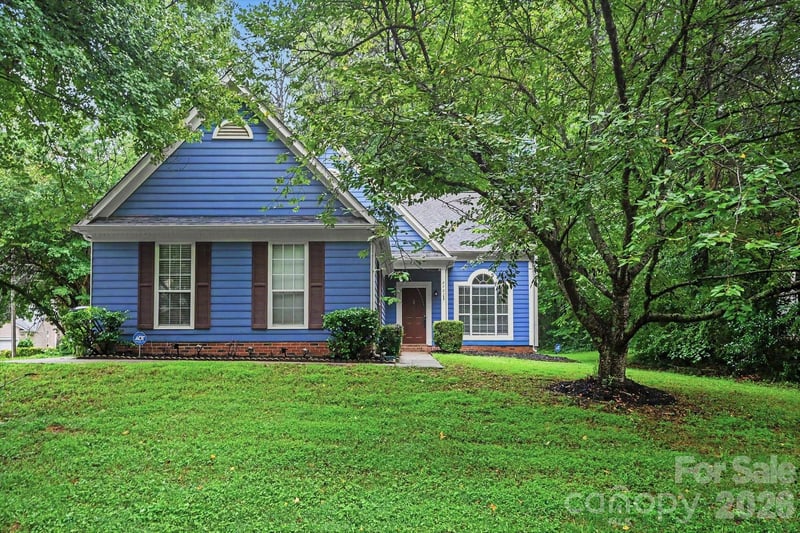 8722 Woodhill Manor Ct, Charlotte, NC 28215