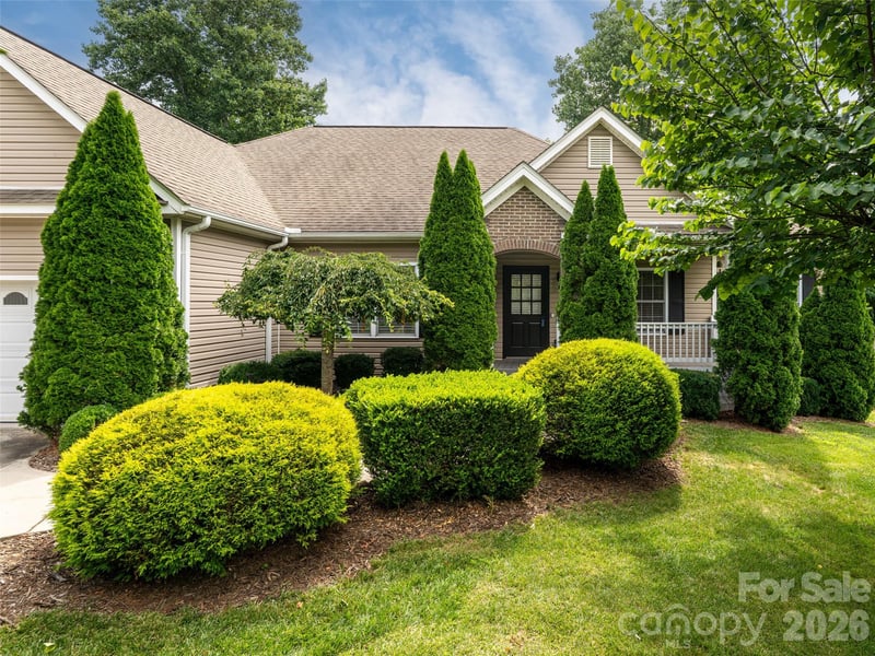 125 Craggy St, Black Mountain, NC 28711