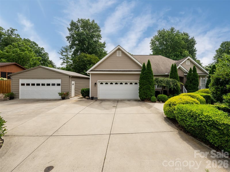 125 Craggy St, Black Mountain, NC 28711