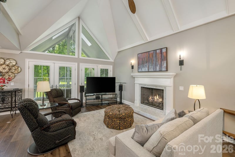 128 Overlook Dr, Flat Rock, NC 28731