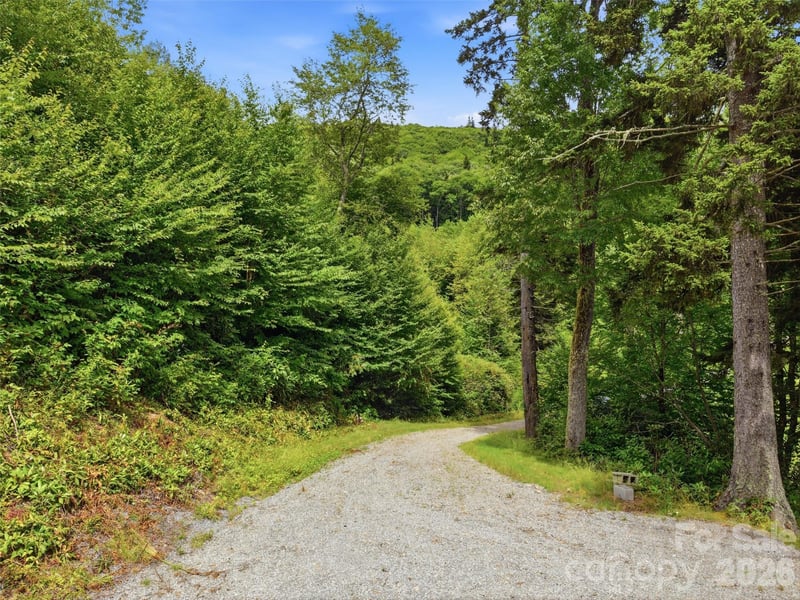 261 Yonah Dr, Maggie Valley, NC 28751