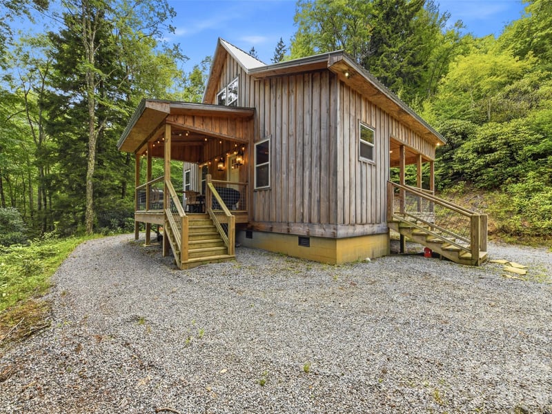 261 Yonah Dr, Maggie Valley, NC 28751