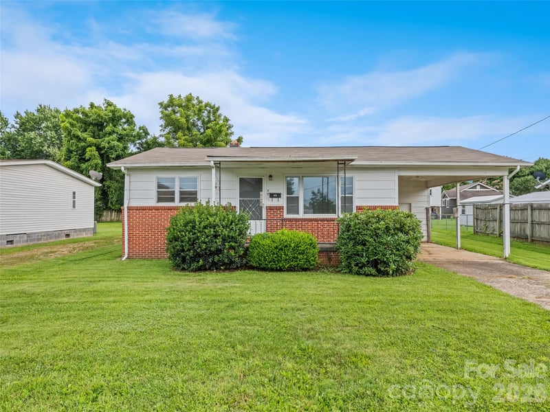 57 Spruce St, Waynesville, NC 28786