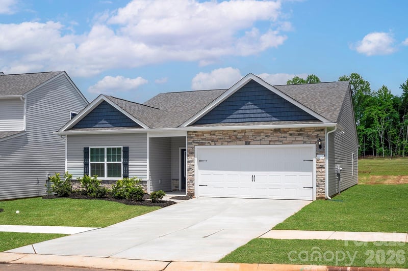 8121 Cravat Ct, Charlotte, NC 28215