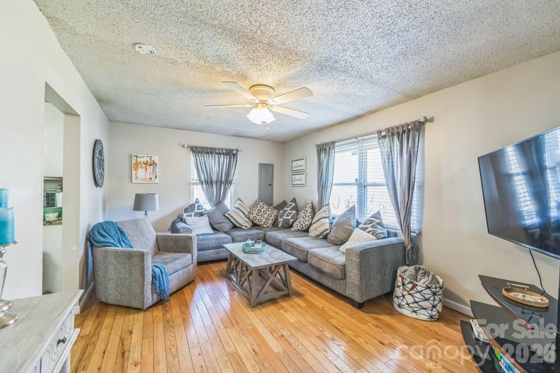 2100 Pisgah Hw, Candler, NC 28715