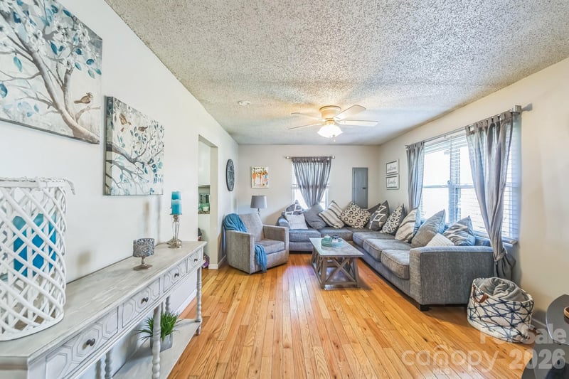 2100 Pisgah Hw, Candler, NC 28715