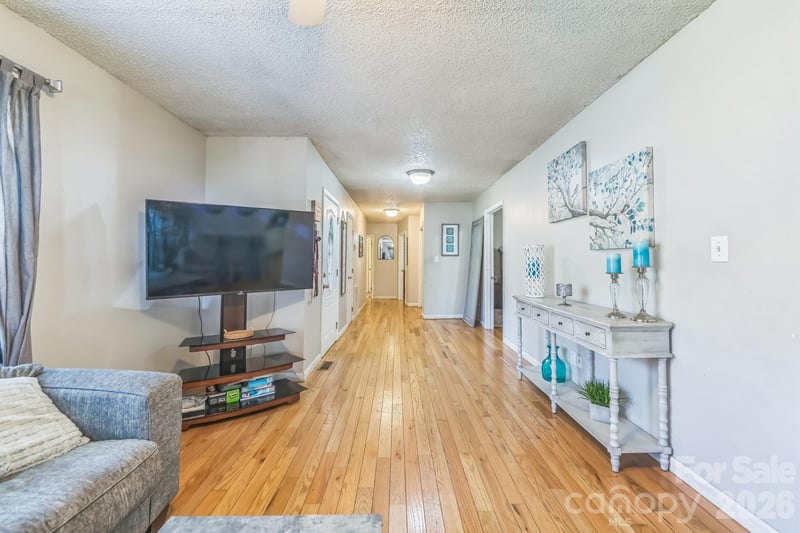 2100 Pisgah Hw, Candler, NC 28715