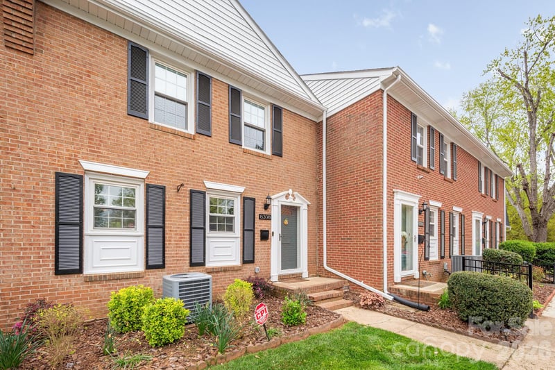 8308 Knights Bridge Rd, Charlotte, NC 28210