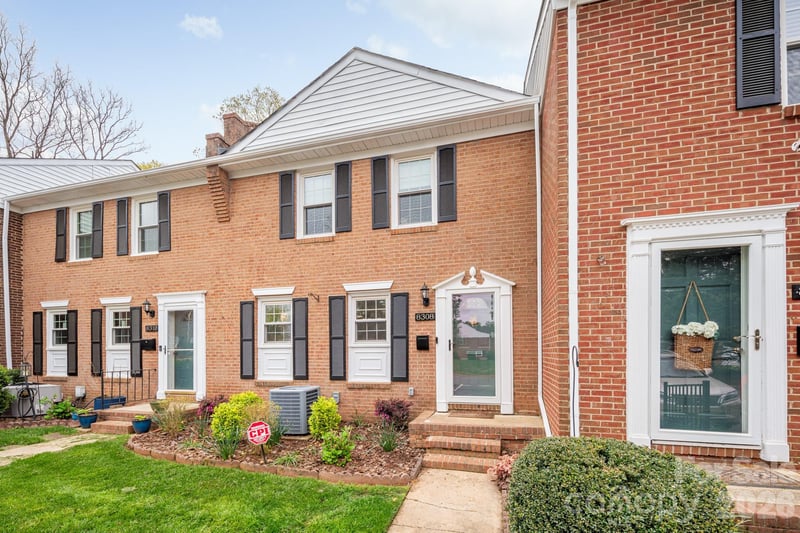 8308 Knights Bridge Rd, Charlotte, NC 28210