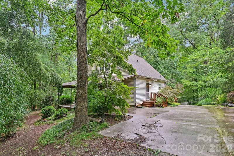 8658 Dog Leg Rd #16/B, Sherrills Ford, NC 28673