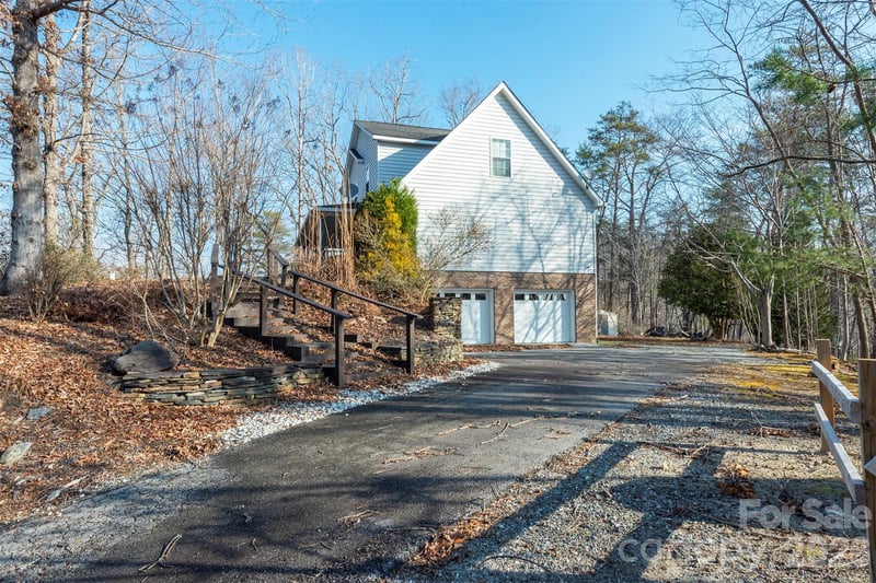 192 Buzzards Pl, Lake Lure, NC 28746