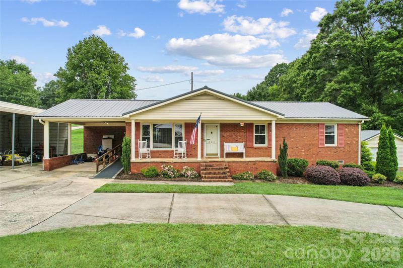 205 Cliffside Dr, Kannapolis, NC 28081
