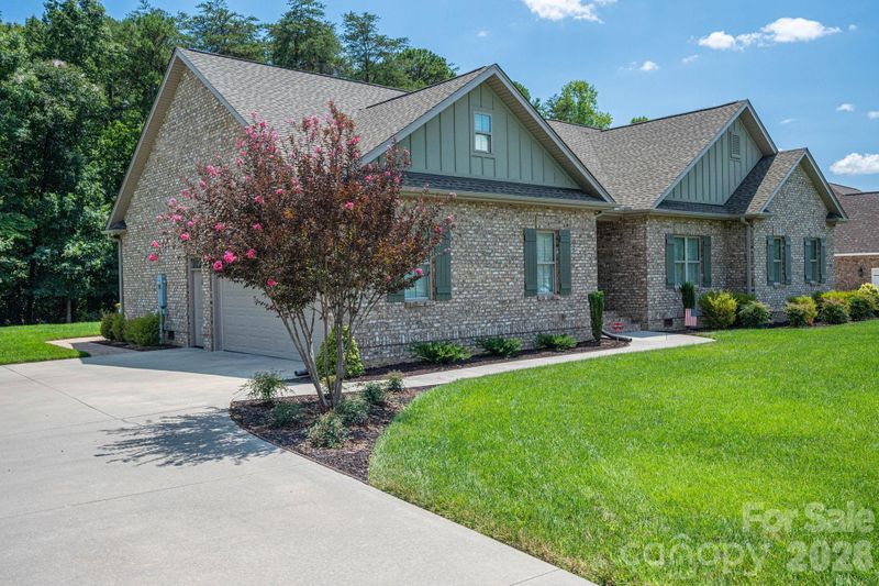2474 Gateway Ln, Lincolnton, NC 28092