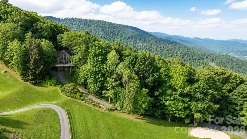 61 Skyfire Dr, Burnsville, NC 28714