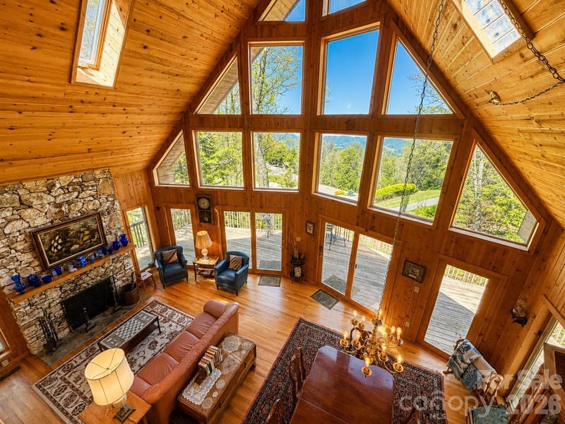 61 Skyfire Dr, Burnsville, NC 28714