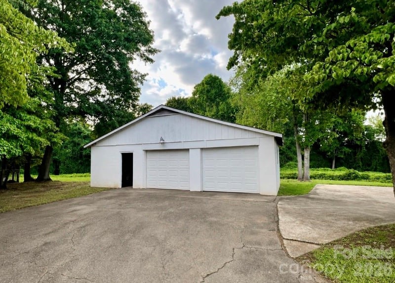 436 E Club Dr, Gastonia, NC 28054