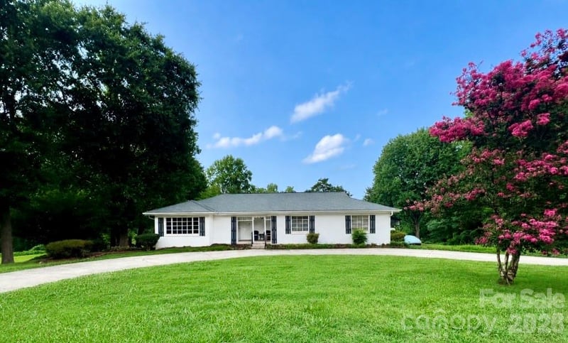 436 E Club Dr, Gastonia, NC 28054
