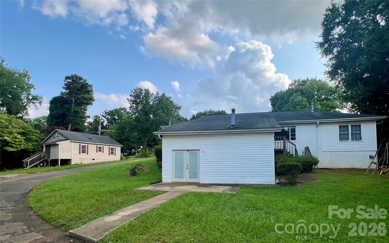 436 E Club Dr, Gastonia, NC 28054
