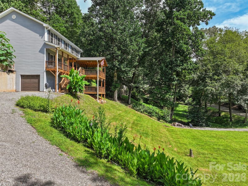 133 Shadow Oak Ln, Clyde, NC 28721