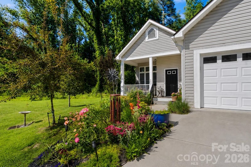 725 W Pine St, Hendersonville, NC 28739