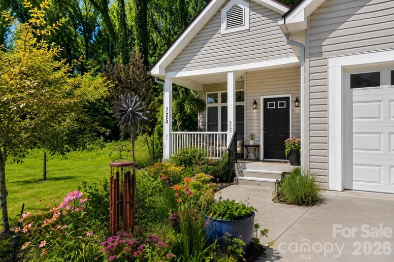 725 W Pine St, Hendersonville, NC 28739