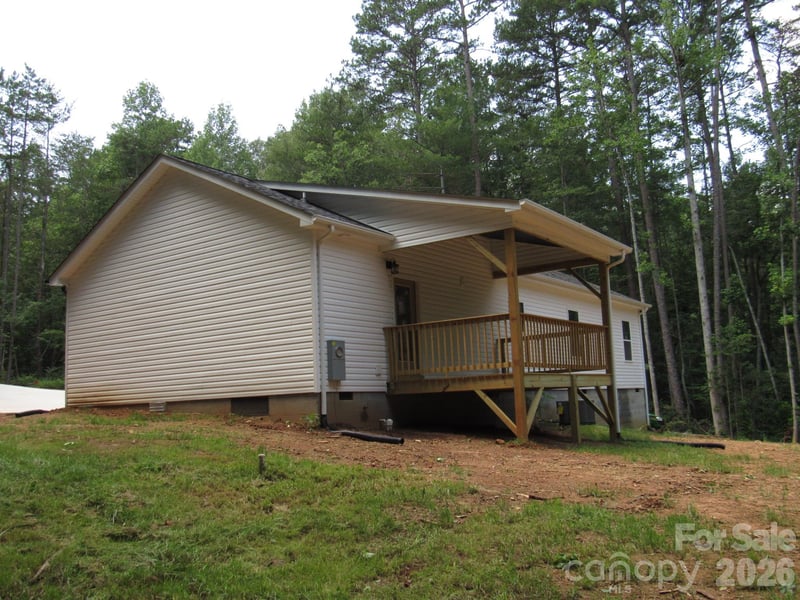 92 Saint Charles Ct, Hickory, NC 28601