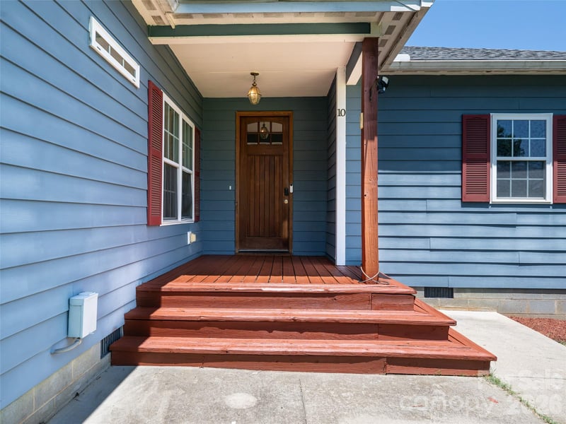 10 Ashe Rd, Candler, NC 28715