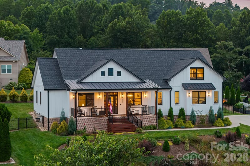 559 Blacksmith Run Dr, Hendersonville, NC 28792