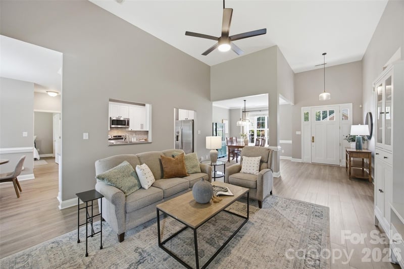 15121 Castlebridge Ln, Matthews, NC 28104