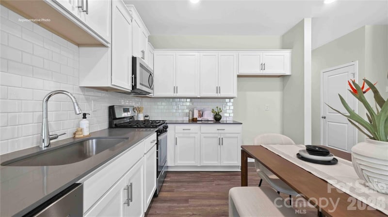 1441 7th Street Dr NE, Hickory, NC 28601