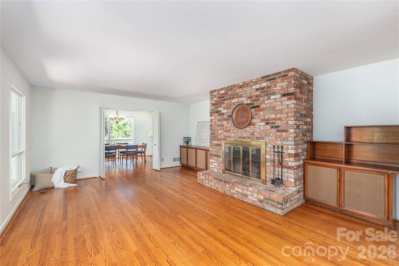 38 Forest View Dr, Asheville, NC 28804
