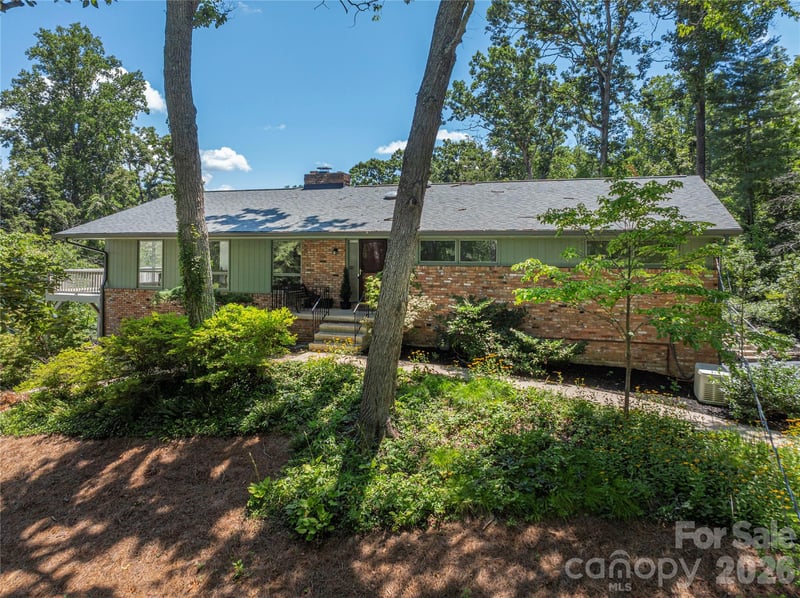 38 Forest View Dr, Asheville, NC 28804
