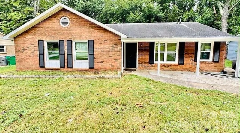4824 Farm Pond Ln, Charlotte, NC 28212