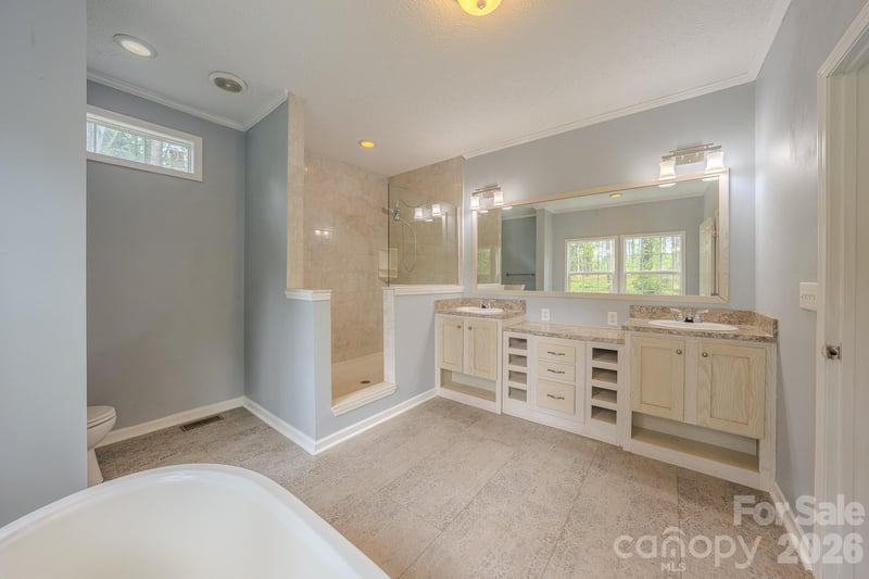 17 Berry Hill Rd, Asheville, NC 28806