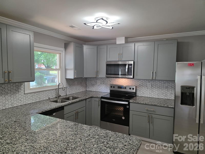 1501 Vancouver Dr, Charlotte, NC 28213