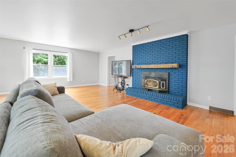 1110 Queentown Rd, Canton, NC 28716