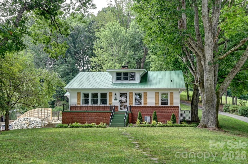 1110 Queentown Rd, Canton, NC 28716