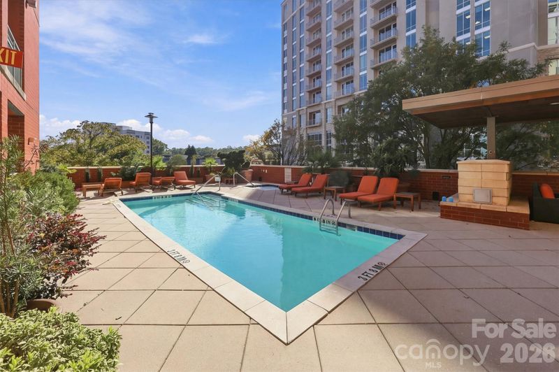 701 Royal Ct #704, Charlotte, NC 28202