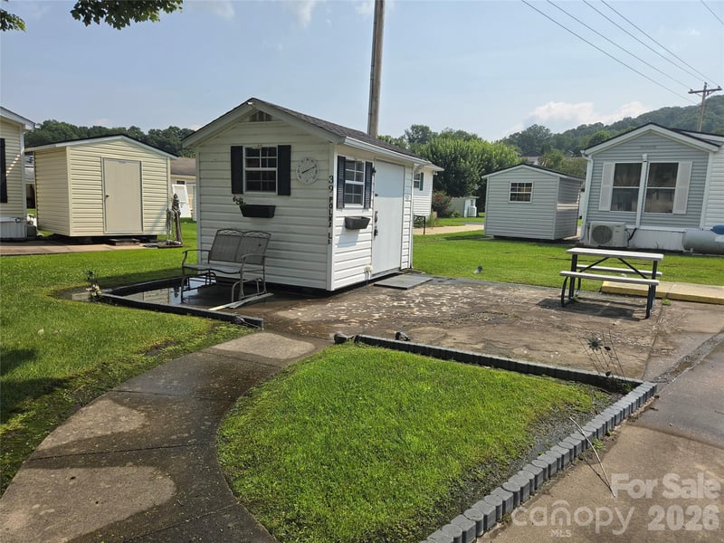 39 Polka Ln, Waynesville, NC 28785