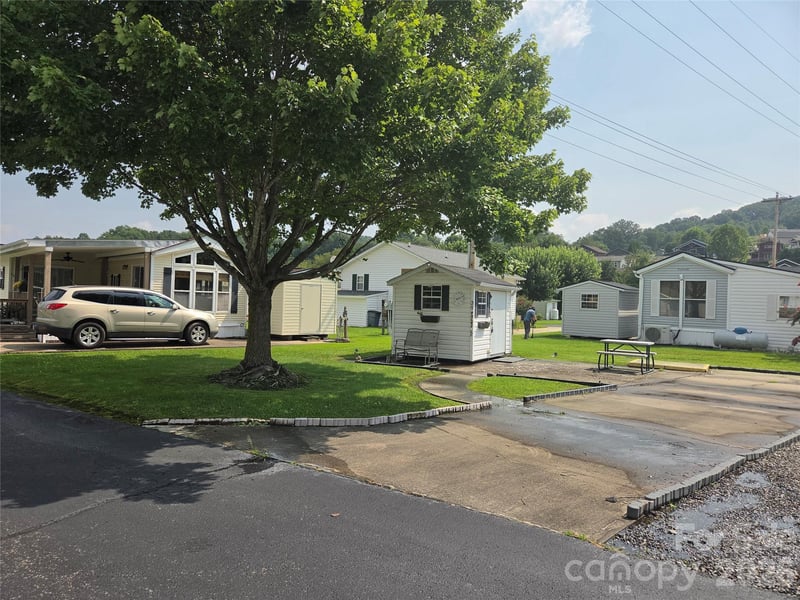 39 Polka Ln, Waynesville, NC 28785
