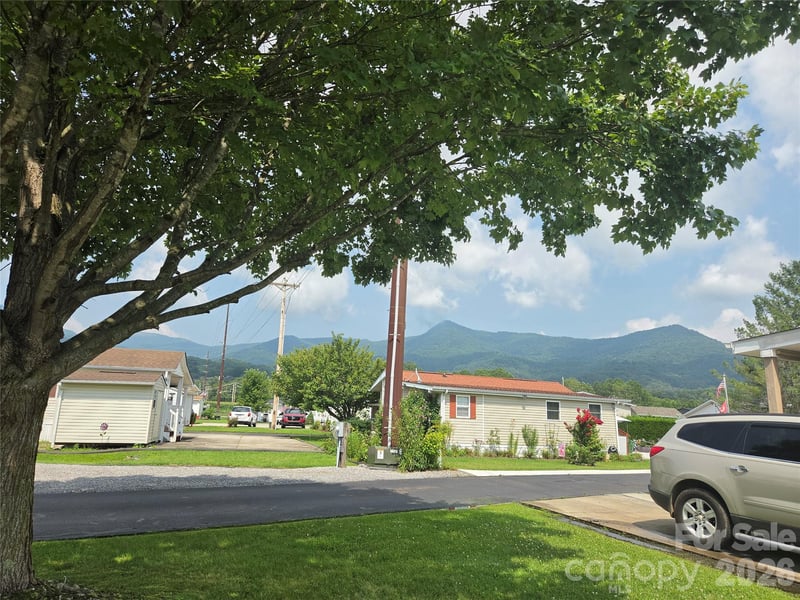 39 Polka Ln, Waynesville, NC 28785