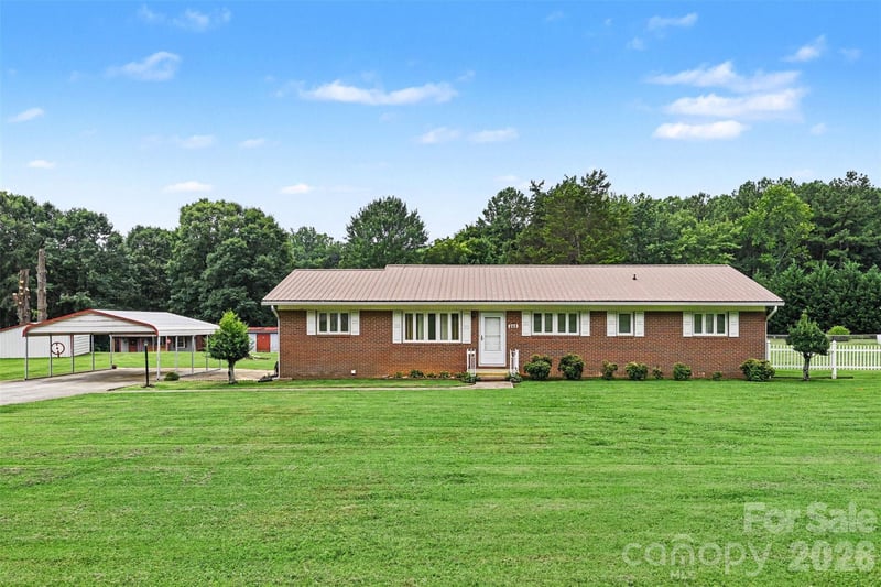 225 Oliphant Rd, Mooresville, NC 28115