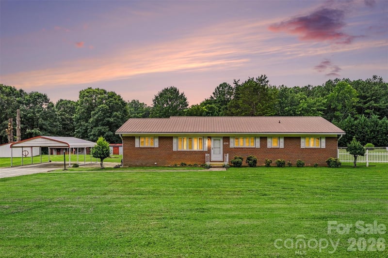 225 Oliphant Rd, Mooresville, NC 28115