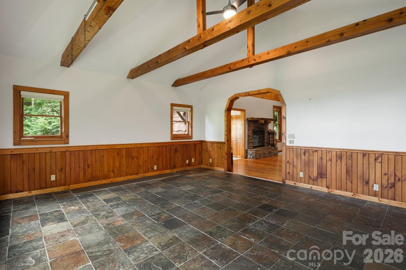 125 Hyacinth Dr, Clyde, NC 28721