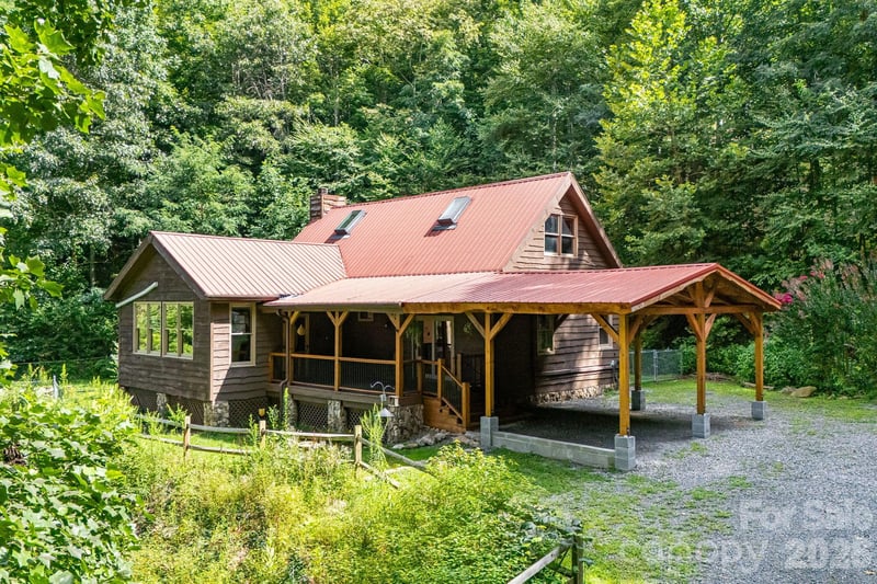 125 Hyacinth Dr, Clyde, NC 28721