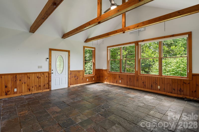 125 Hyacinth Dr, Clyde, NC 28721