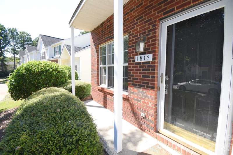 1814 Birch Heights Ct, Charlotte, NC 28213