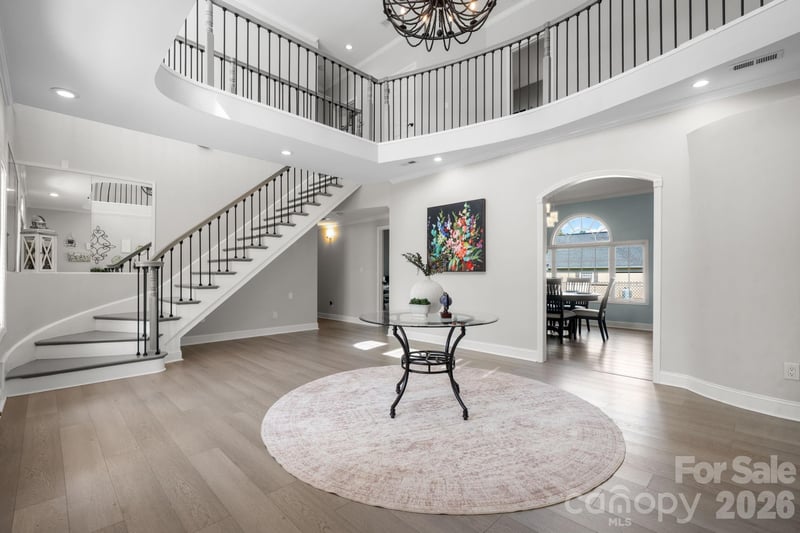 1360 Sweet Briar Ln, Hickory, NC 28602